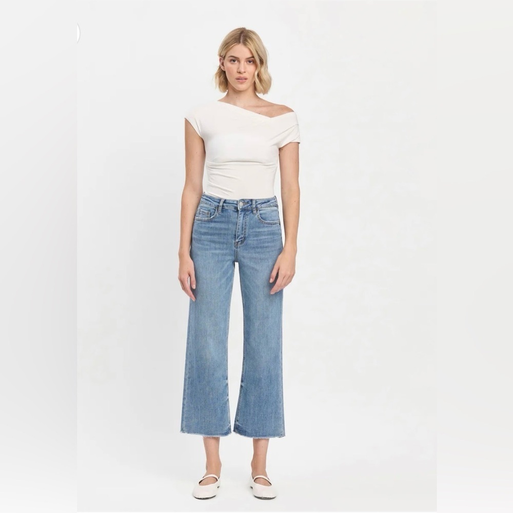 NWT Vervet Mischief Super High Rise Wide Leg CroppedJeans Size 26 in Light Wash